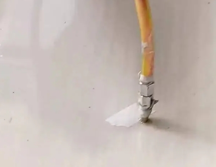 伊通瓷砖空鼓维修公司专业解答在瓷砖铺贴过程中，如果使用的砂料过粗（如全部使用了粗砂），可能会导致以下问题